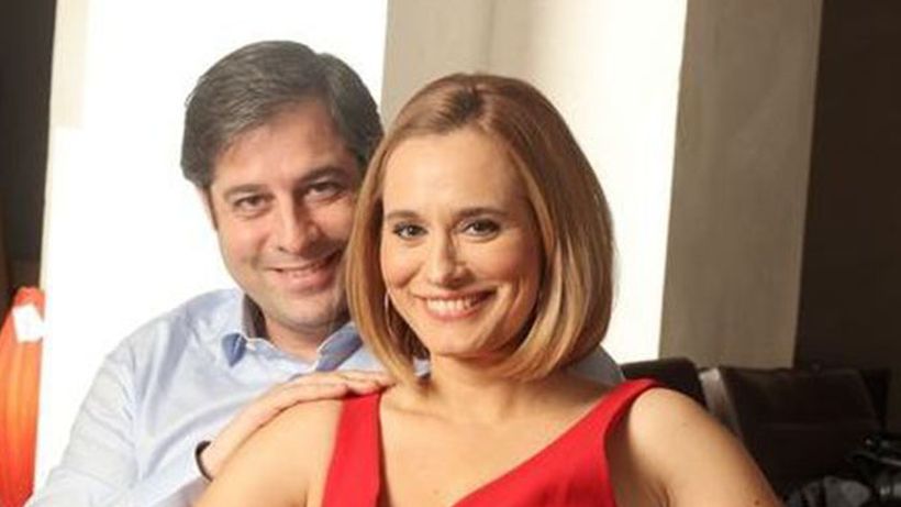 ANDREEA ESCA s-a distrat ca o adolescentă cu soţul ei în club! Cei doi au fost surprinşi în tandreţuri