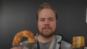 Dezvăluirile făcute de doi turiști străini, după ce au mâncat covrigi de la o patiserie din Capitală