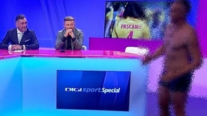 Un bărbat celebru din România a apărut în chiloți la DIGI! Ce pariu a pierdut