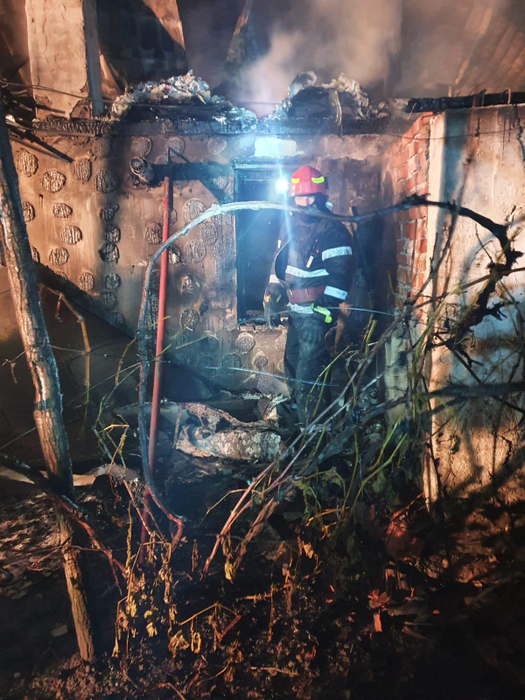 Imagini șocante! Incendiu devastator în Prahova. O mare vilă a fost mistuită de flăcări