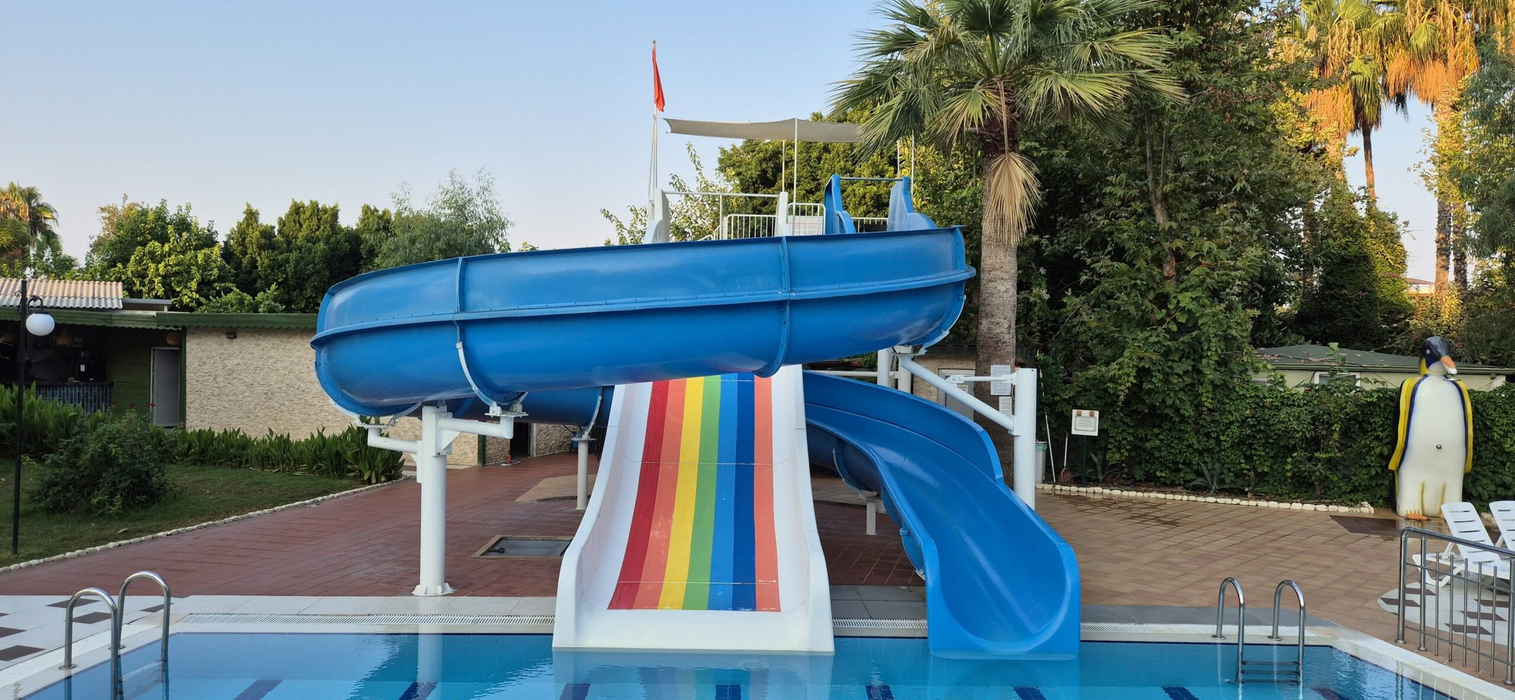 Cât au plătit doi români pentru un sejur de 7 nopți la „ultra all-inclusive”, în Turcia. Au fost cazați într-un hotel de 5 stele din Antalya