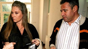Romanita Iovan, o aparitie stearsa la inmormantarea fostului sot, Adrian! Si-a acoperit fata si...