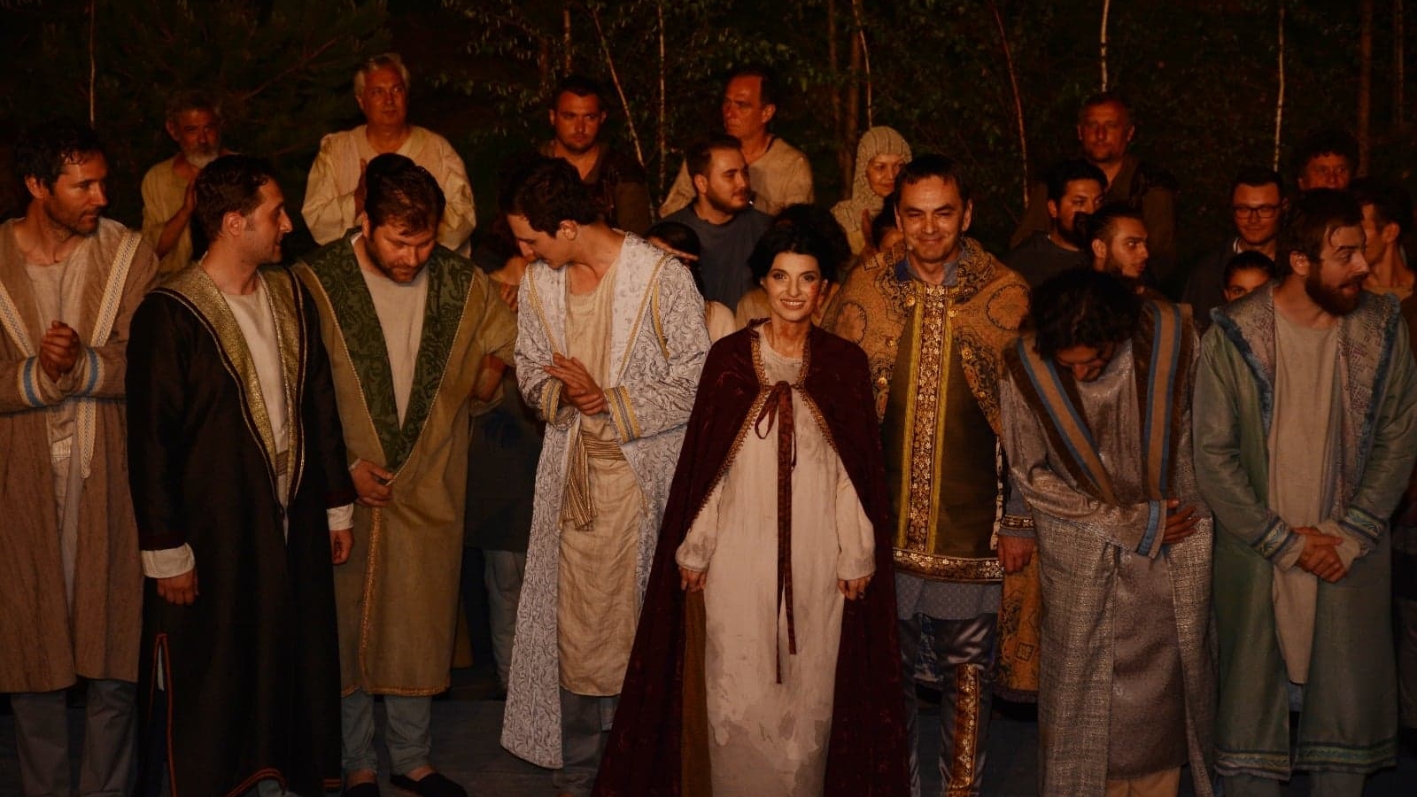 Lavinia Șandru a dat reflectoarele TV pe cele ale teatrului Excelsior: joacă rolul Doamnei Clara