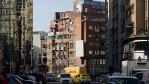 Garsoniera din Târgu Mureș care a creat un val de controverse. Patul e lângă bucătărie, iar dușul lângă birou: ”Unde e toaleta?!”