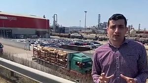 Protest împotriva tăierii ilegale de păduri la Sebeș, organizat de partidul AUR în fața fabricilor Sweighoffer și Kronospan