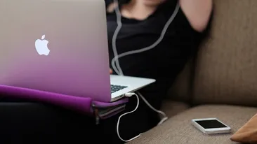 Cum a fost păcălită o americancă de un român, timp de trei ani. Suma colosală pe care i-a trimis-o