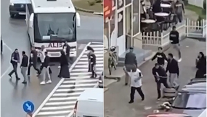Filmare șocantă din centrul orașului Câmpia Turzii. Două găști s-au bătut în mijlocul străzii, o femeie a fost tăiată și lăsată în stare gravă