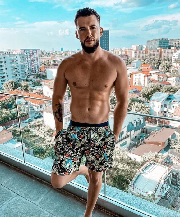 A dat fotbalul pe sporturile de contact! Ricardo de la “Puterea dragostei” vrea să lupte în cușca de MMA! “Îmi place când se lasă cu sânge”