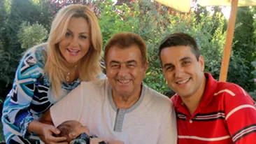 Oana Turcu, mamica model! Isi alapteaza micutul la orice ora din zi si din noapte