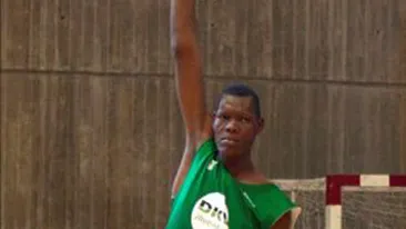 La 16 ani, are 2,27 metri inaltime