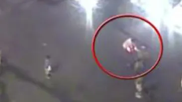 VIDEO Mai multi barbati s-au batut in mijlocul unei strazi din Bucuresti pentru o femeie