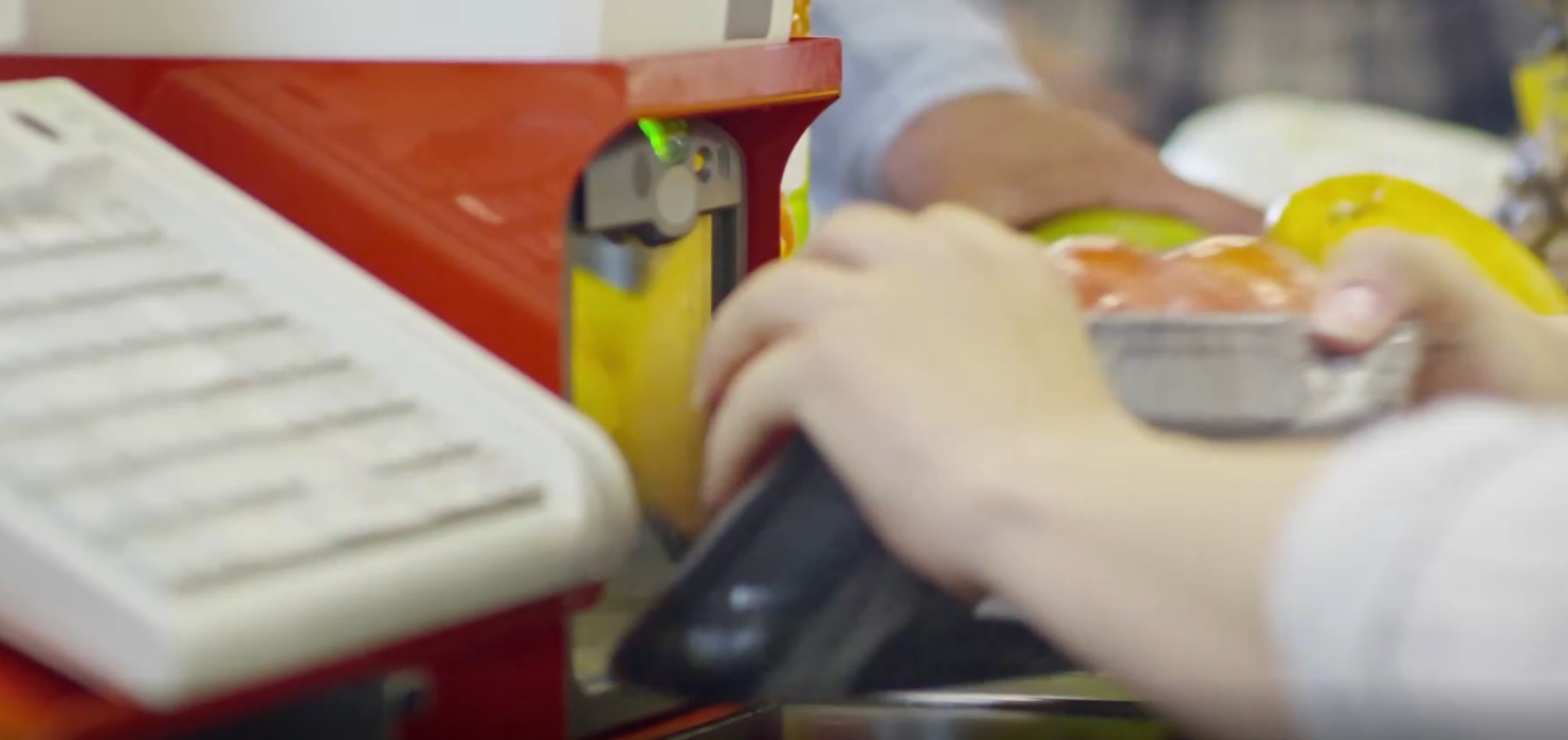 Ce salarii oferă supermarket-urile din SUA pentru casieri din România (Foto: captură video)