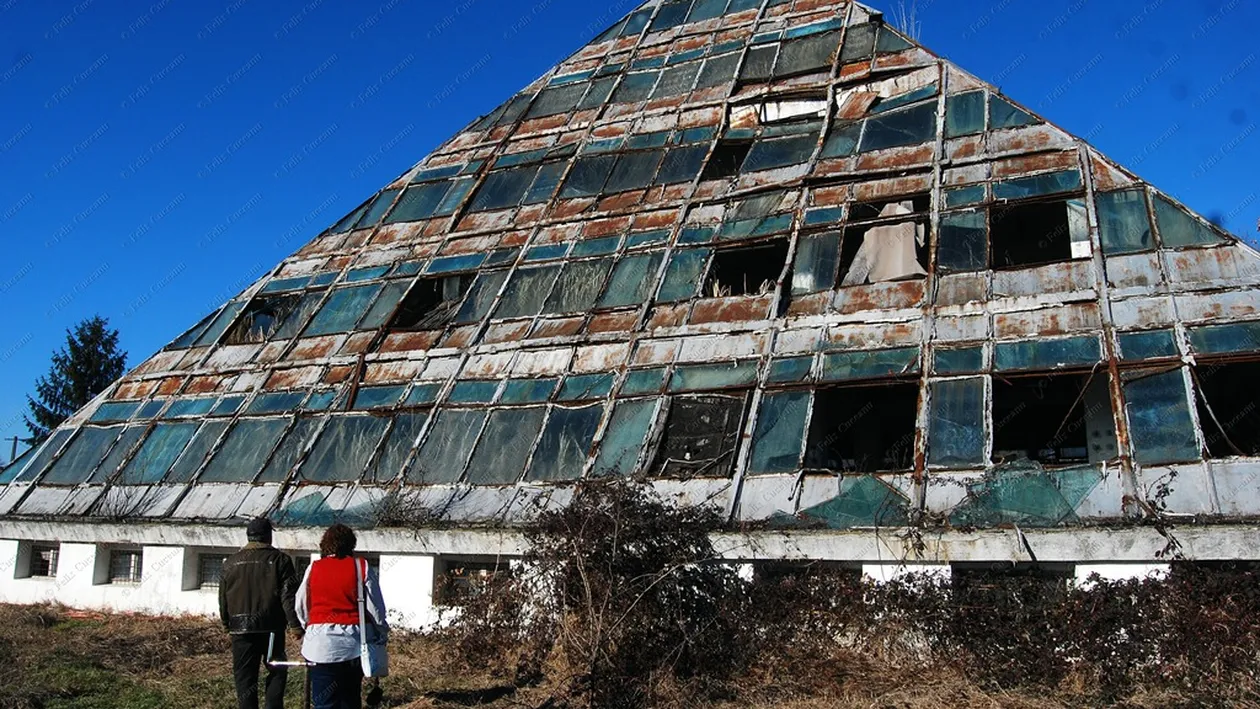 Misterele piramidei din Pitesti! Ce lucruri BIZARE se intampla in monumentul ramas in paragina!