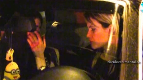 Creatoare de modă din Iaşi, prinsă băută la volan. Femeia a făcut circ când a fost oprită de poliţişti