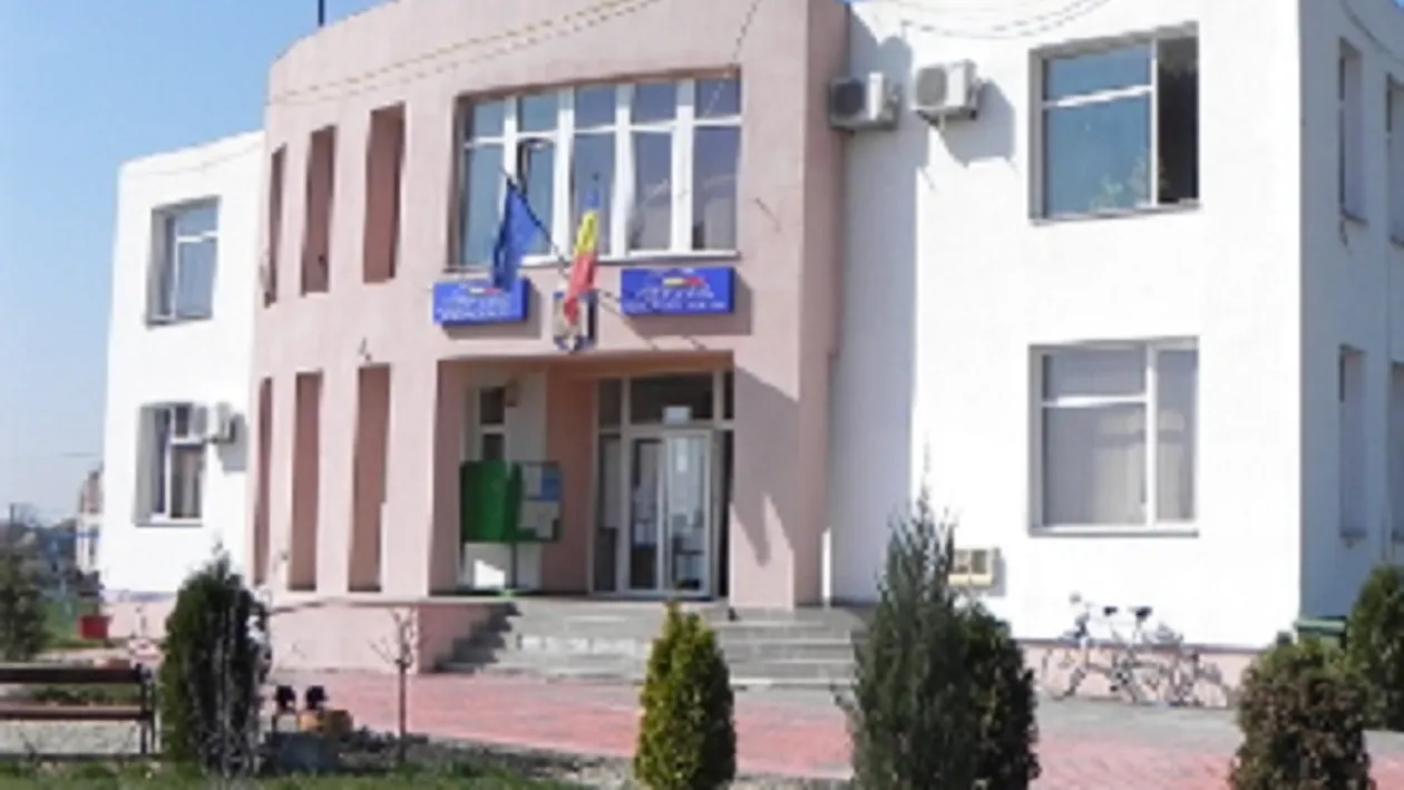 Jaf la o primărie din Arad! Hoții au intrat pe geam și au plecat cu seiful