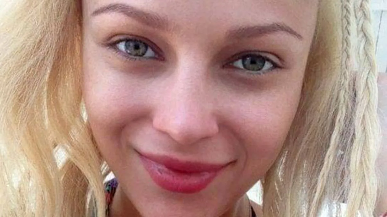 Lora, ajutată de o prietenă să se facă bine! A fost la ea si au făcut impreună ASTA, pe patul de spital. Cum s-au pozat