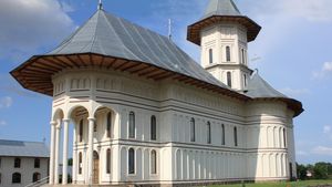 În trecut era o bombă-sexy, acum s-a cuminţit: "Merg în fiecare duminică la biserică!"