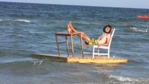 Toti l-au crezut nebun, dar el era cel mai fericit! "Tarzan" de Romania s-a "cocotat" pe valuri, la Mamaia