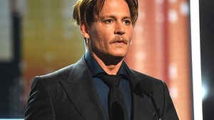 S-a aflat! JOHNNY DEPP e aproape ruinat financiar. După ce a cheltuit mai bine de 75 de milioane de dolari, divorţul de AMBER HEARD i-a dat lovitura de graţie