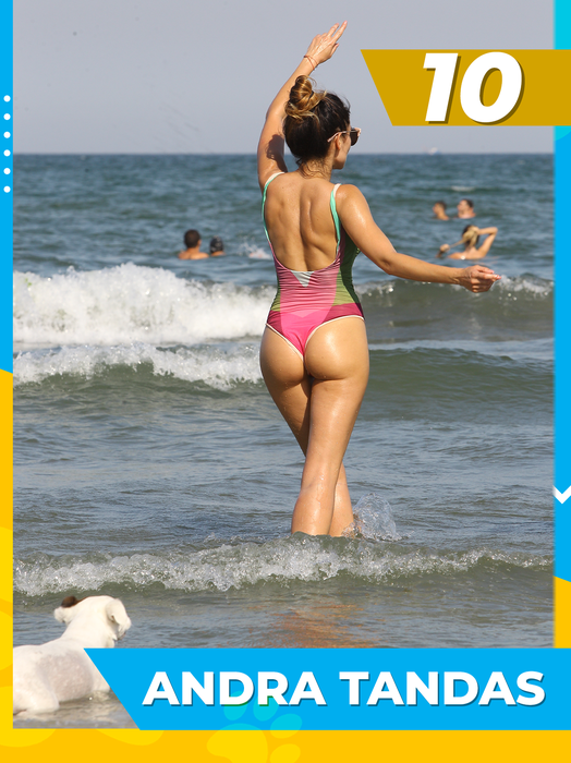 Top 25 dive cu prietenii necuvântători la plajă! Care e cea mai sexoasă dintre Bianca Drăgușanu, Crina Abrudan sau Lora?