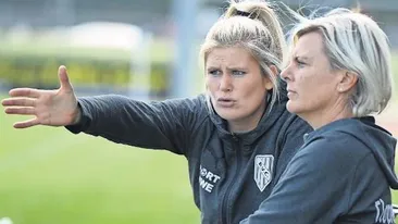 Halucinant răspunsul primei femei antrenor de fotbal la o echipă de bărbați: ”Fac selecția după mărimea penisului!”