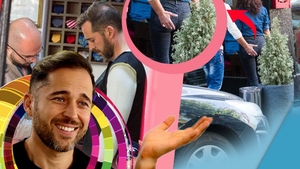 Un cuplu cunoscut din showbiz, fotografiat într-un moment intim pe stradă! I-a pus mâna pe fund și…