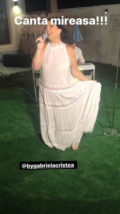Gabriela Cristea a surprins și cu a doua rochie de mireasă! A îmbrăcat una transparentă și i s-a văzut lenjeria intimă