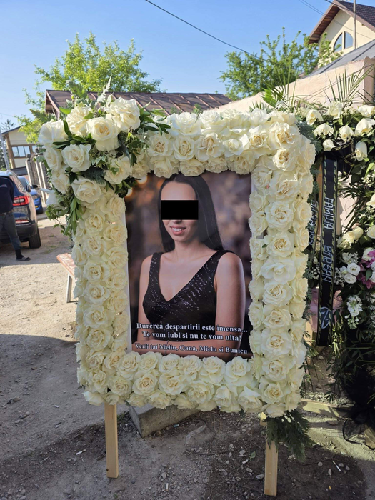 Imaginile durerii de la înmormântarea lui Beatrice, tânăra care a murit după ce a fost diagnosticată cu o formă rară de cancer