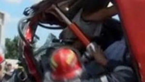 VIDEO Copil de 11 ani captiv in cabina unei basculante strivite de 10 tone de beton!