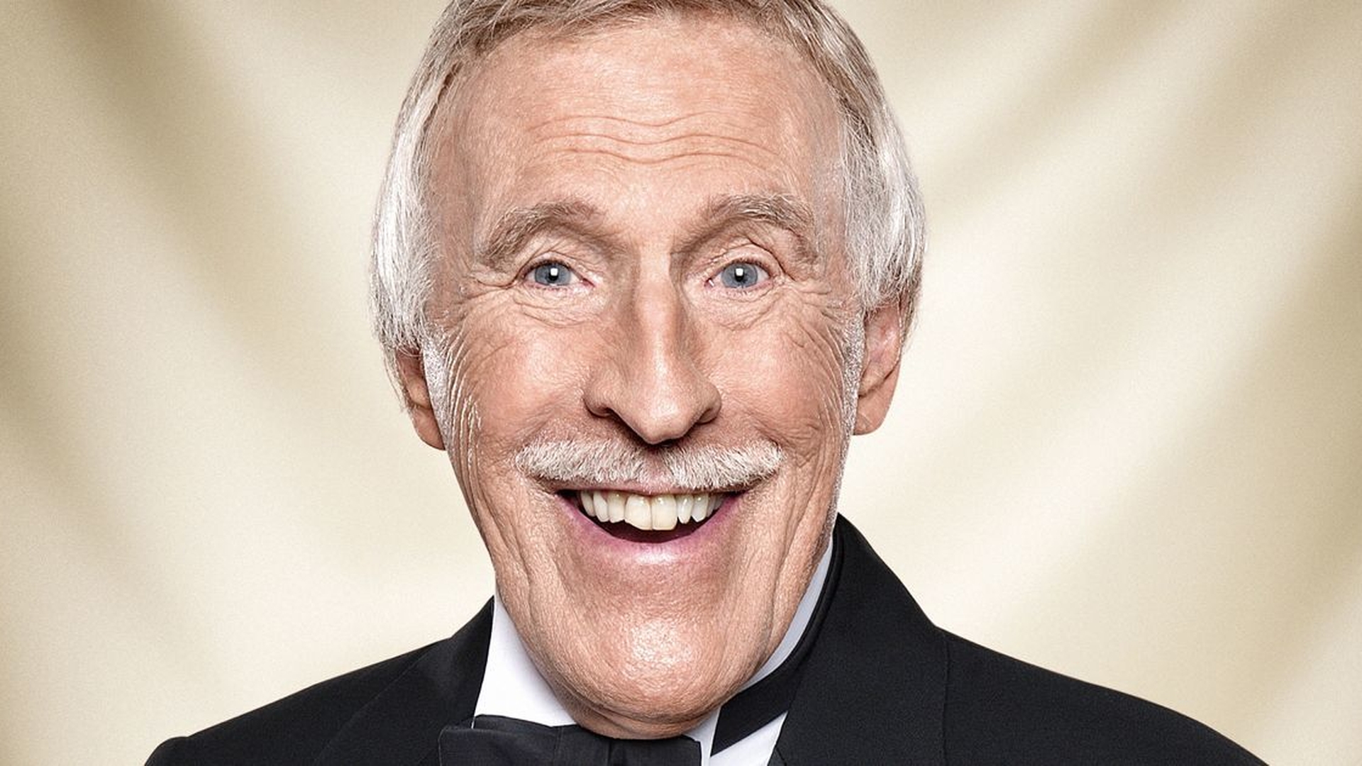 Sir Bruce Forsyth, un legendar om de televiziune, a murit!