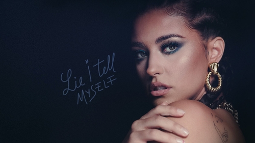 Antonia, transformare spectaculoasă în clipul celei mai noi piese, “Lie I Tell Myself”! Artista are dreaduri, iar versurile melodiei transmit un vibe bun