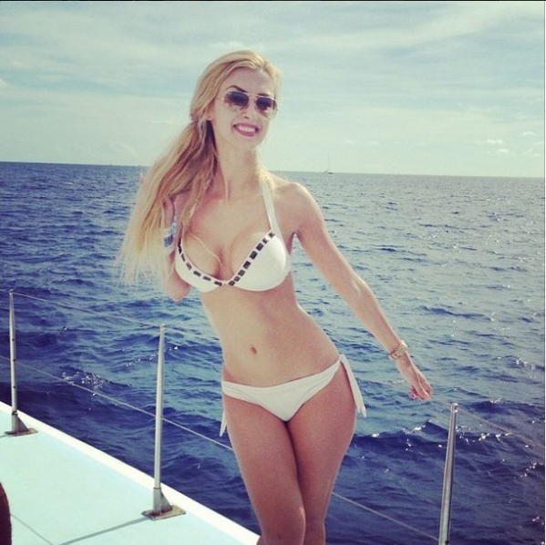 Imagini istorice cu Andreea Bălan dezbrăcată complet, făcute publice
