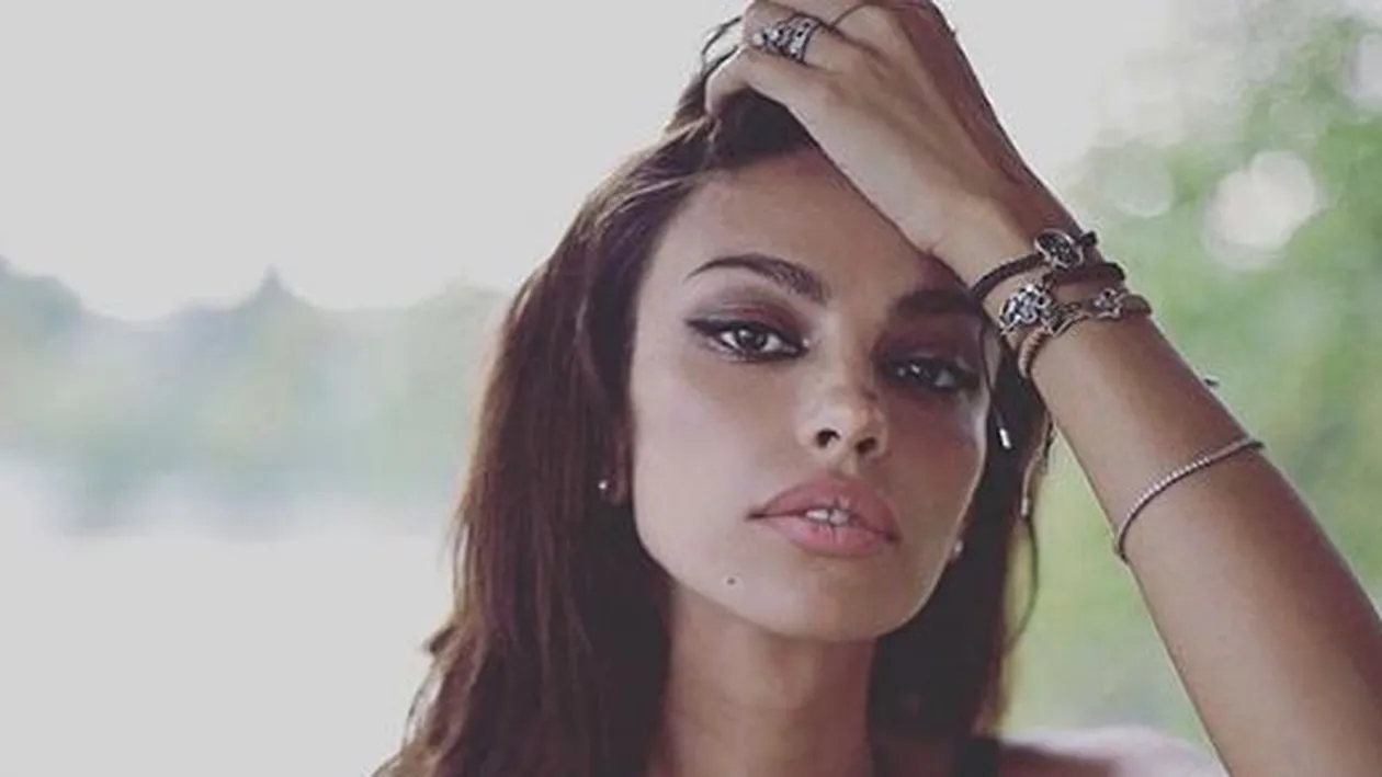 FOTO. Mădălina Ghenea, apariție de senzație la un festival de film. Ce rochie a îmbrăcat românca la premiera peliculei Suspiria