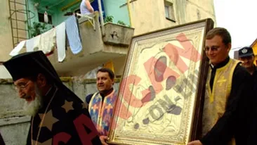 S-au imbulzit la sfintele moaste cu presupuse puteri vindecatoare