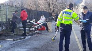 Pensionar băimărean în comă, după ce a fost lovit de un motociclist fără permis, în timp ce se odihnea pe o bancă