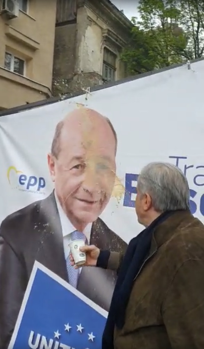 VIDEO. Momentul in care Ilie Nastase ii arunca lui Traian Basescu o cafea fierbinte in fata