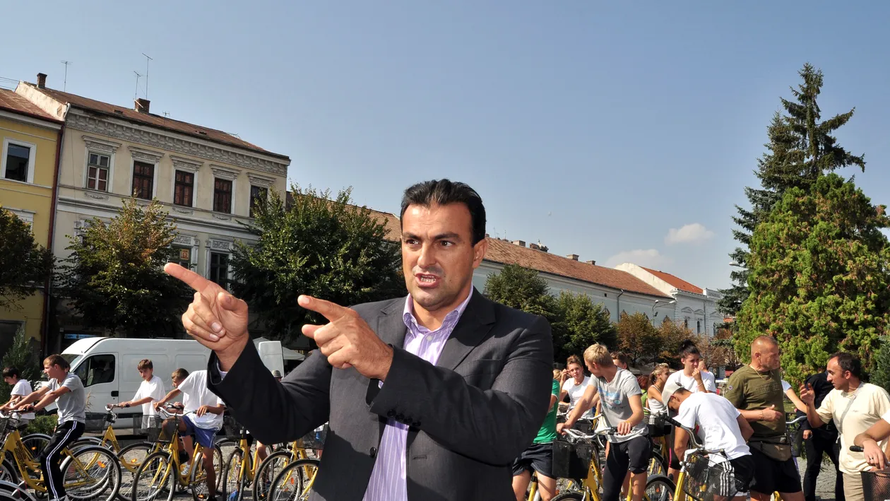 Cu un ochi rad, cu altul plang! Vezi cum isi vor petrece Craciunul in libertate detinuti celebri