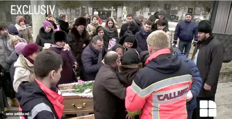Primele imagini de la înmormântarea Anastasiei Cecati! Rudele și prietenii, împietriți de durere