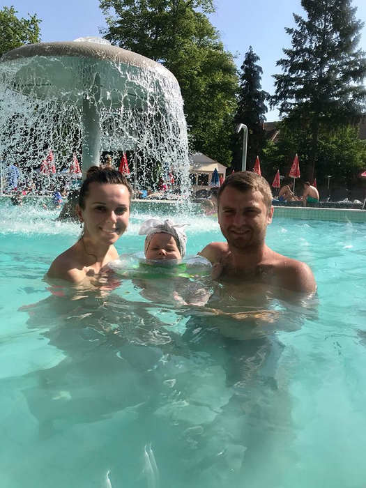 Imagini de infarct cu o cântăreață faimoasă de la noi, la doar șase luni după ce a născut!