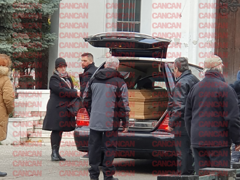 Imaginile durerii! Rona Hartner a ajuns acasă! Fosta actriță este depusă la capela cimitirului Bellu Catolic