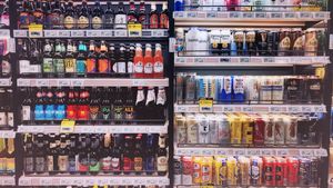 De ce reducerile din supermarket sunt scrise pe carton galben. Răspunsul îl are chiar Oreste Teodorescu