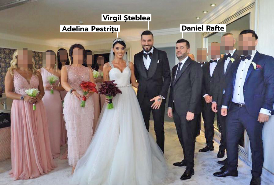 Fericitul cuplu, alături de nașii de cununie