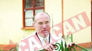 Bate elevii cu nuiaua