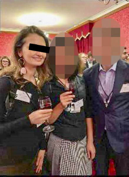 Celebra designeriță și iubitul, fostul membru al Guvernului, s-au fotografiat la conferință