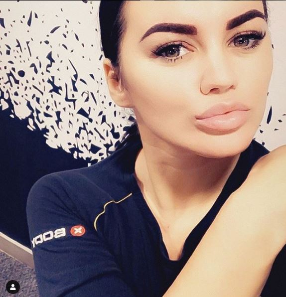 Fanii, în delir! Cum a apărut Carmen de la Sălciua pe stradă: ”Ce sâni nebunatici ai!”