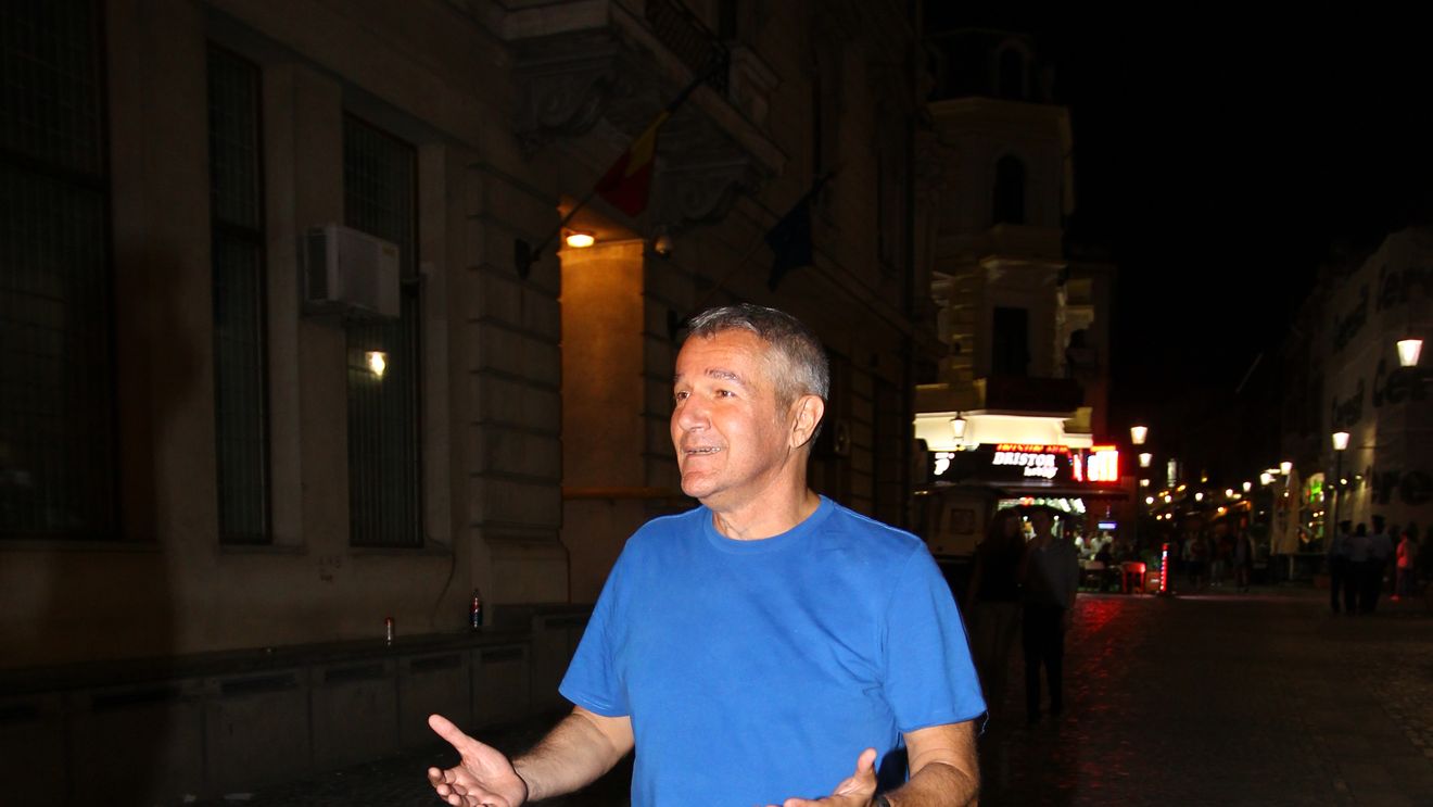 Delia l-a corupt pe Bitman la un chef de pomina! Vezi cum a parasit artistul localul, muuult dupa miezul noptii