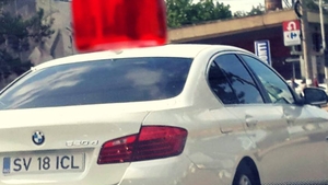 SV 18 ICL – numarul de înmatriculare interzis în România, fotografiat la un BMW în Suceava