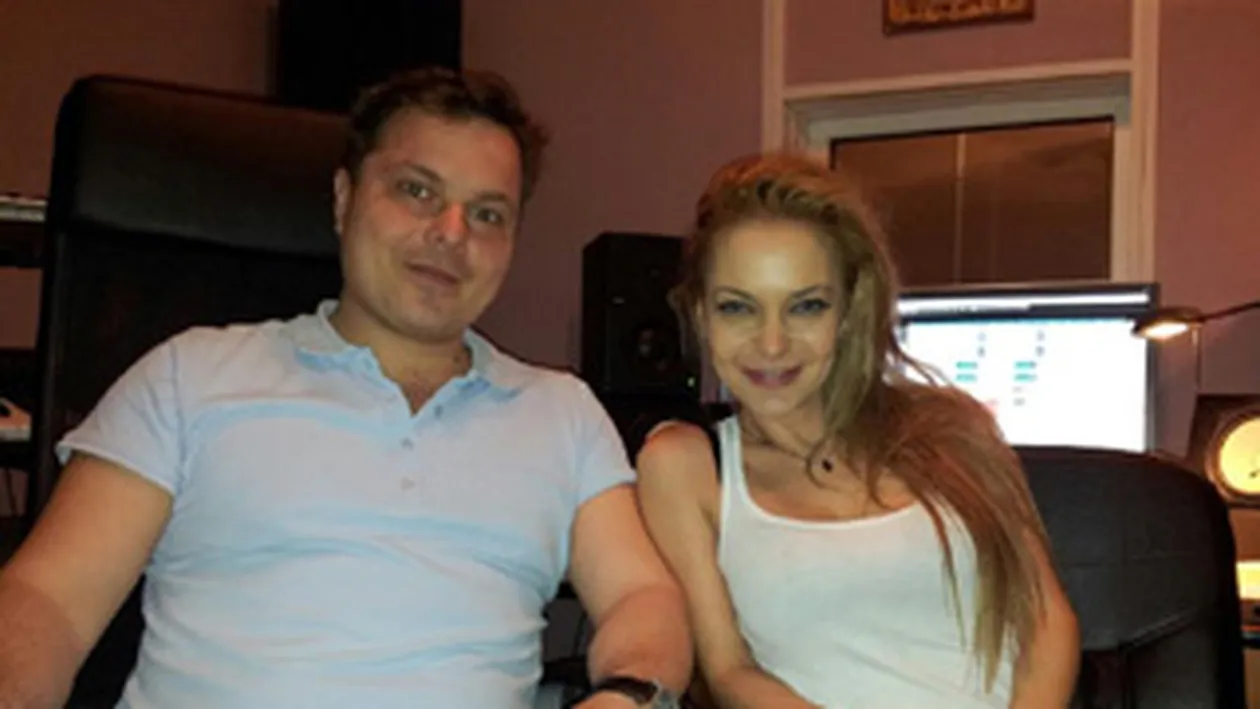 Andreea Antonescu e cam obosita! Uite cum arata fara pic de machiaj, nici nu ai recunoaste-o pe strada!