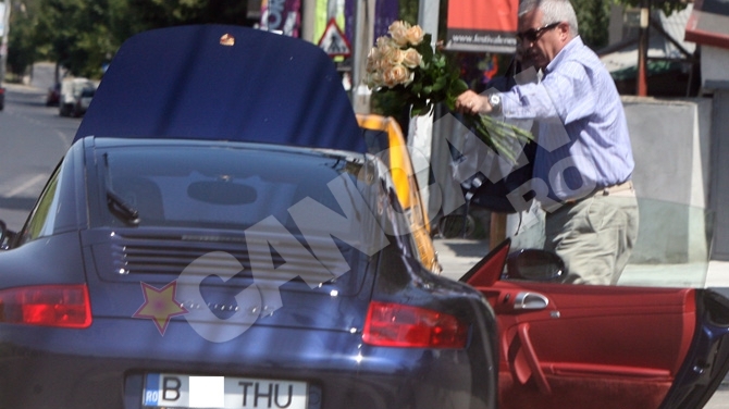 Calin Popescu Tariceanu, galant si in prag de divort! Fostul premier i-a dus flori sotiei