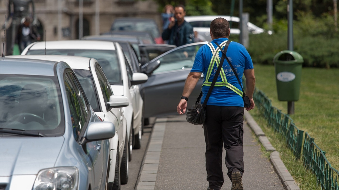 Cum a fost prins un român de 29 de ani, care "lucra" într-o parcare din Italia. Se dădea paznic și cerea șoferilor "taxă" 40 de euro